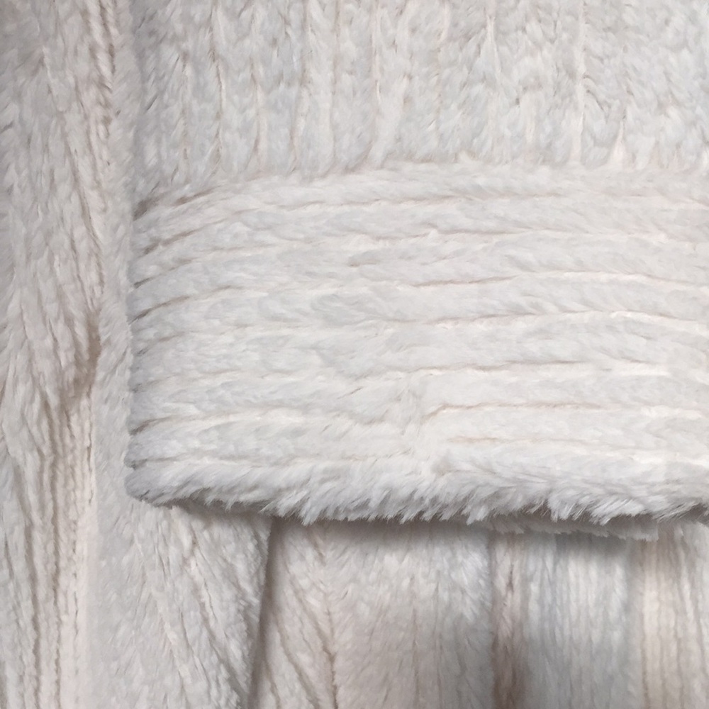 POTTERY BARN Furry Knit Robe🐑 - Picture 7 of 8